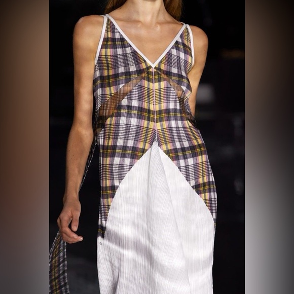 NWT Burberry London Plaid and White Runway Plisse Dress - Picture 6 of 16